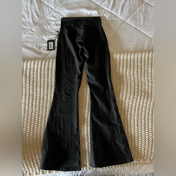 Darc Sport Gracie "Georgia" Energy Flare Leggings in Black - Picture 2 of 7